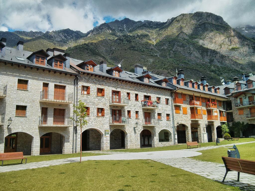 Apartamento Lamatriz Dequin Edificio Sayo 8 Benasque Esterno foto